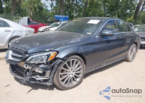 2016 Mercedes-Benz C 300 4Matic/Luxury 4Matic/Sport 4Matic z USA, uszkodzony, nr VIN 55SWF4KB3GU104717